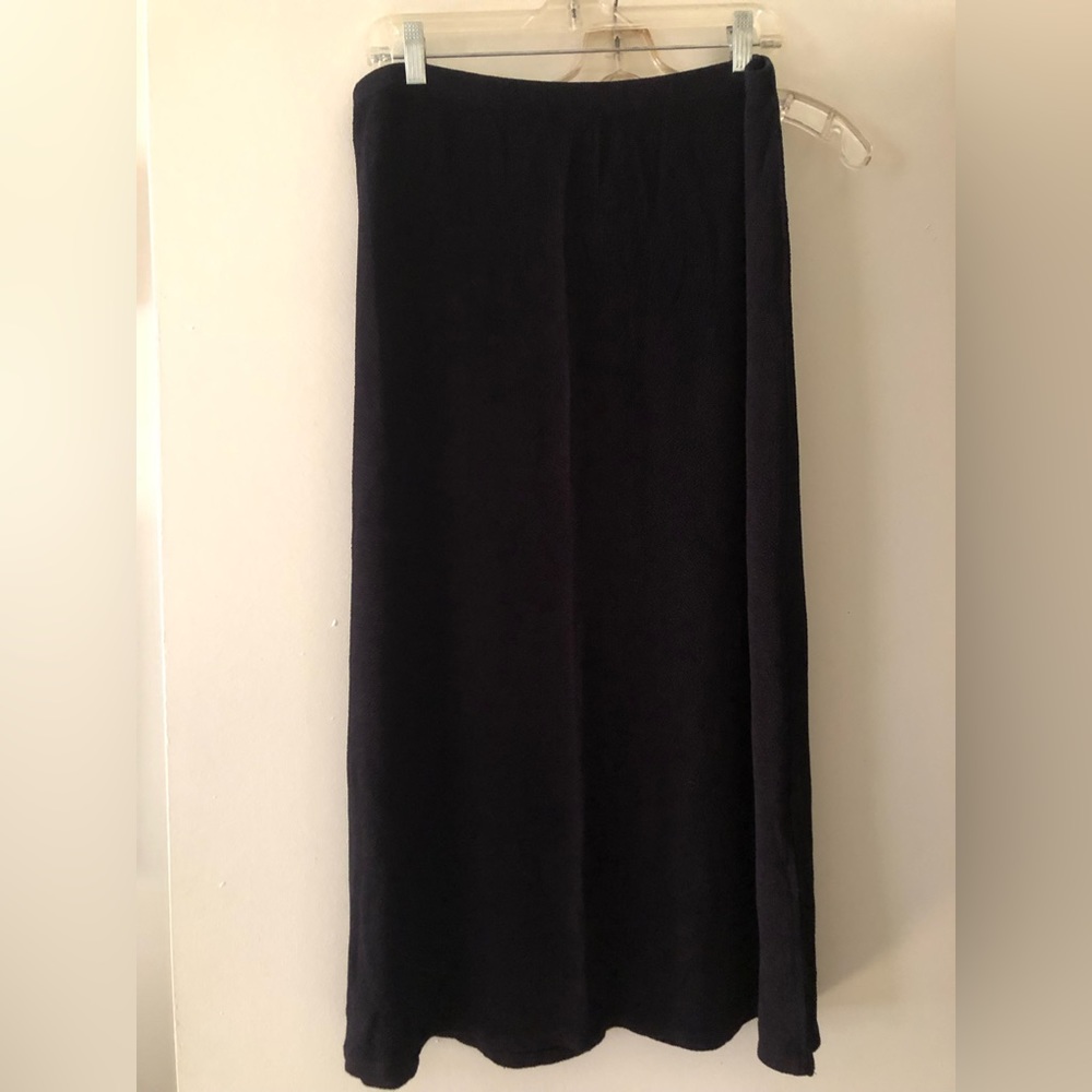 Black mid length crepe stretch skirt with one side slit. Size XL